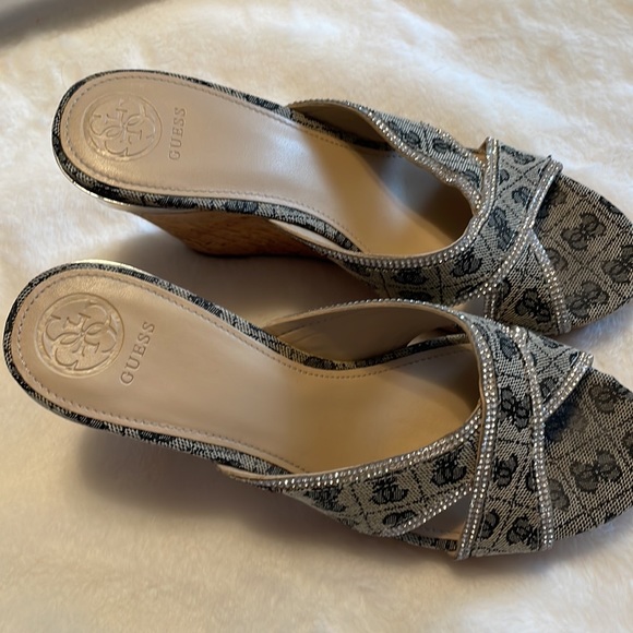 Guess slides 8-1/2 like new, taupe with black logo print and crystal trim - Picture 2 of 7